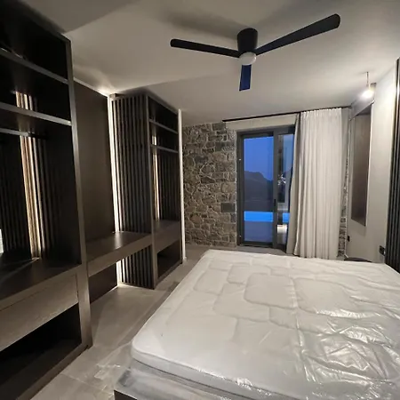 Neromai Villa *